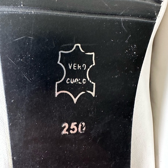 White leather bridal shoes with floral appliqué - Picture 6 of 12